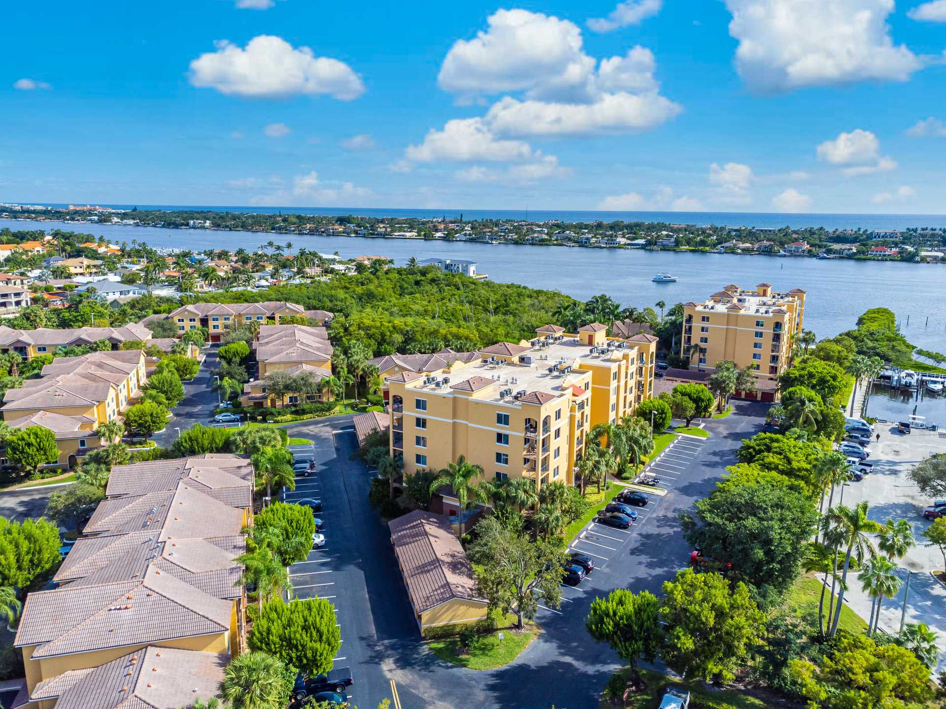 Condominium in Hypoluxo, Florida 11627244