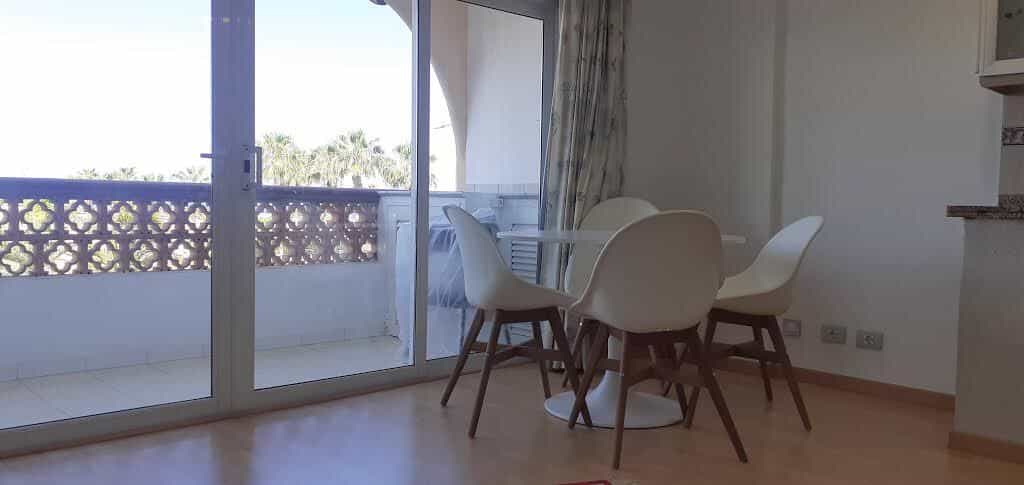 Condominium in Los Cristianos, Canarische eilanden 11627273