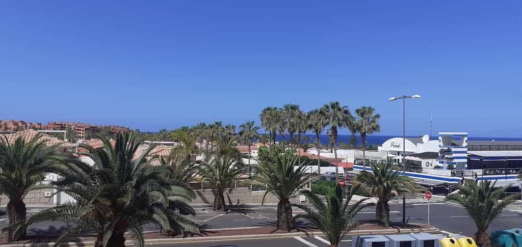 Condominium in Los Cristianos, Canary Islands 11627273