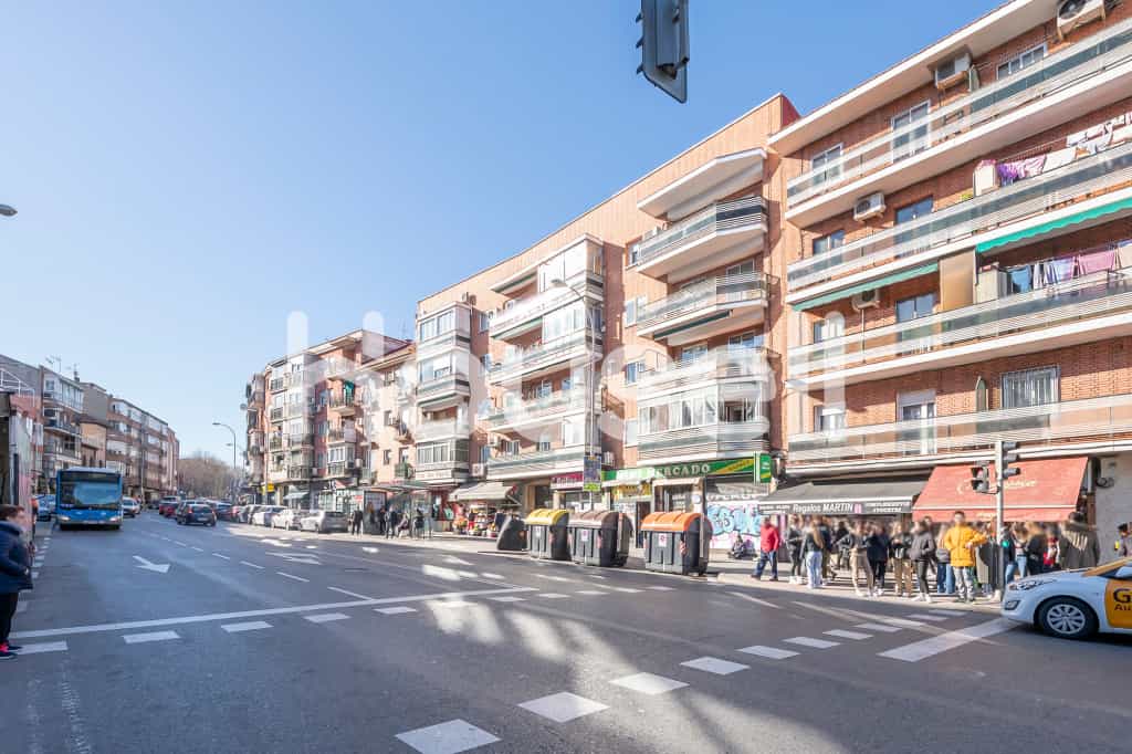 Condominium in Madrid, Comunidad de Madrid 11627299