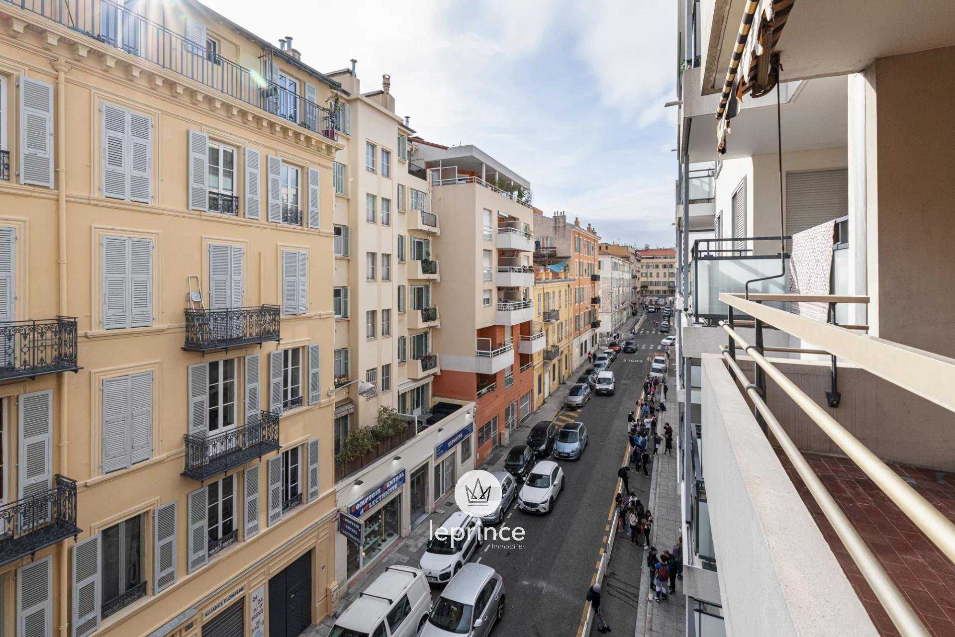 Condominium in Nice, Provence-Alpes-Cote d'Azur 11627309