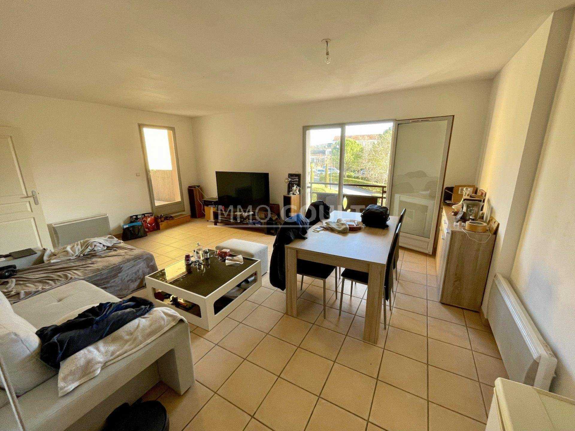 Condominium in Goult, Provence-Alpes-Côte d'Azur 11627337