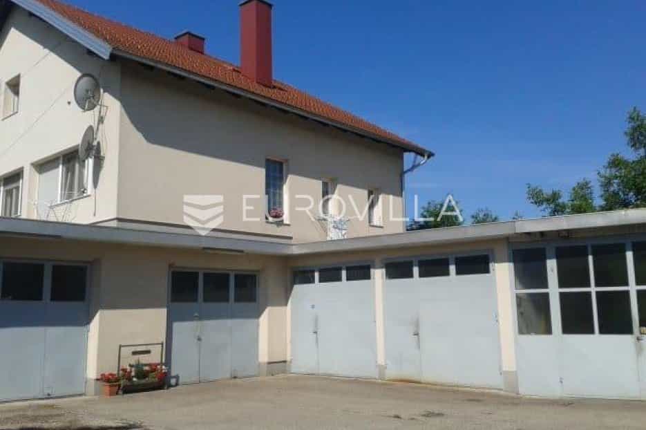 Rumah di Brezovica, Zagreb, Lulusan 11627919