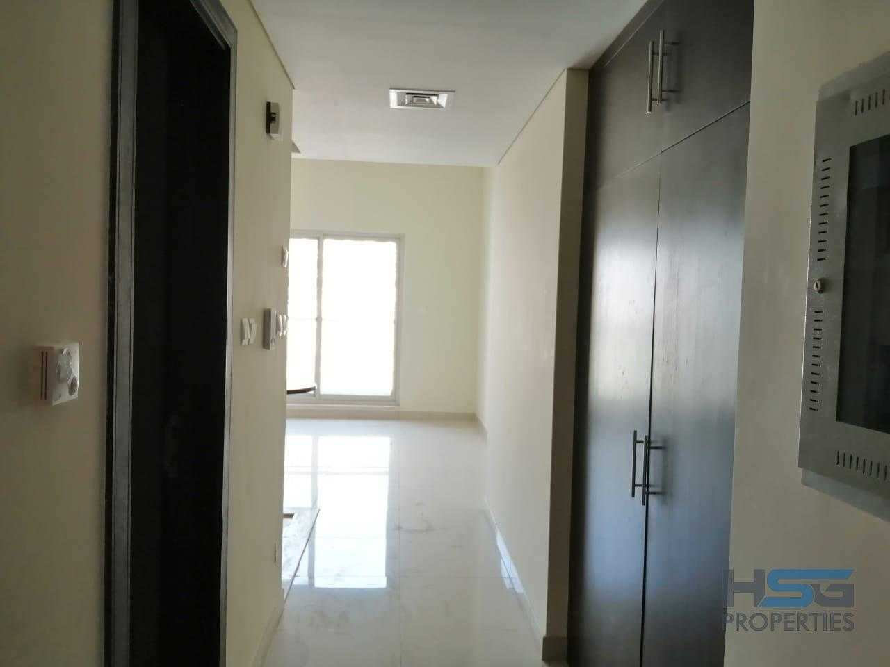 Condominium in Warisan, Dubayy 11628040