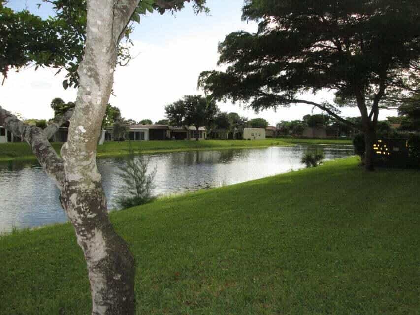 Condominio en Golden Lakes, Florida 11628382