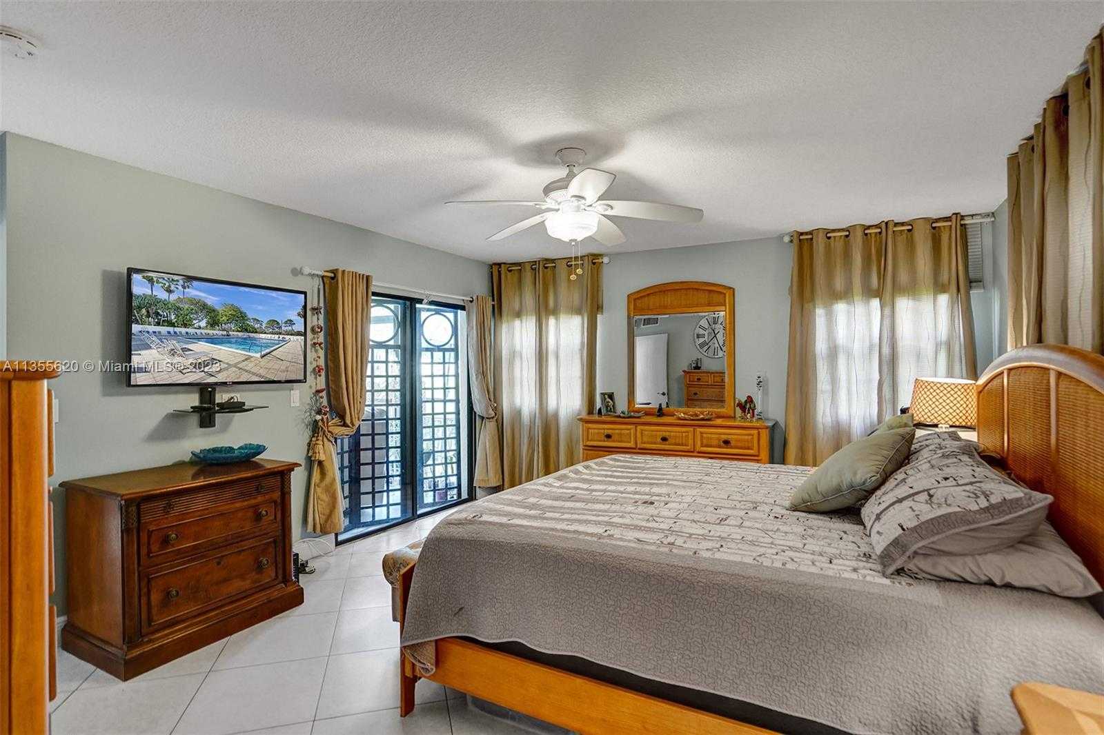 公寓 在 Pompano Beach, Florida 11628458