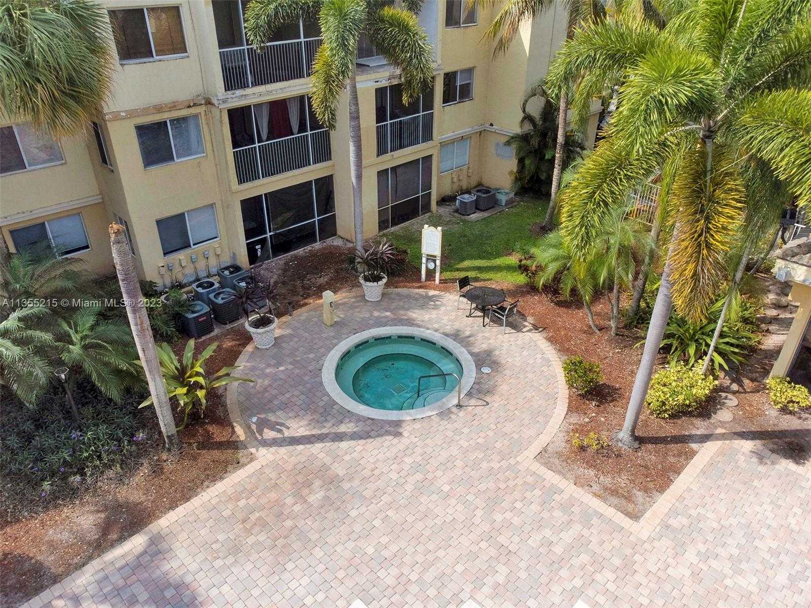 Condominium in Tamarac, Florida 11628461