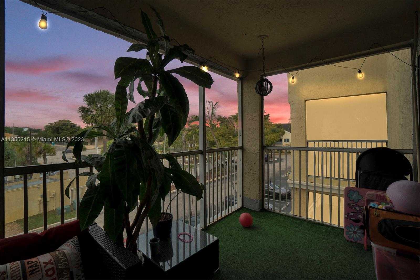 Condominium in Sabal Palms Estates, Florida 11628461