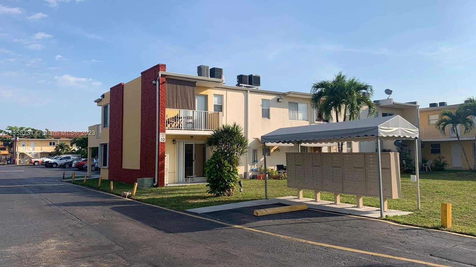 公寓 在 Hialeah, Florida 11628472