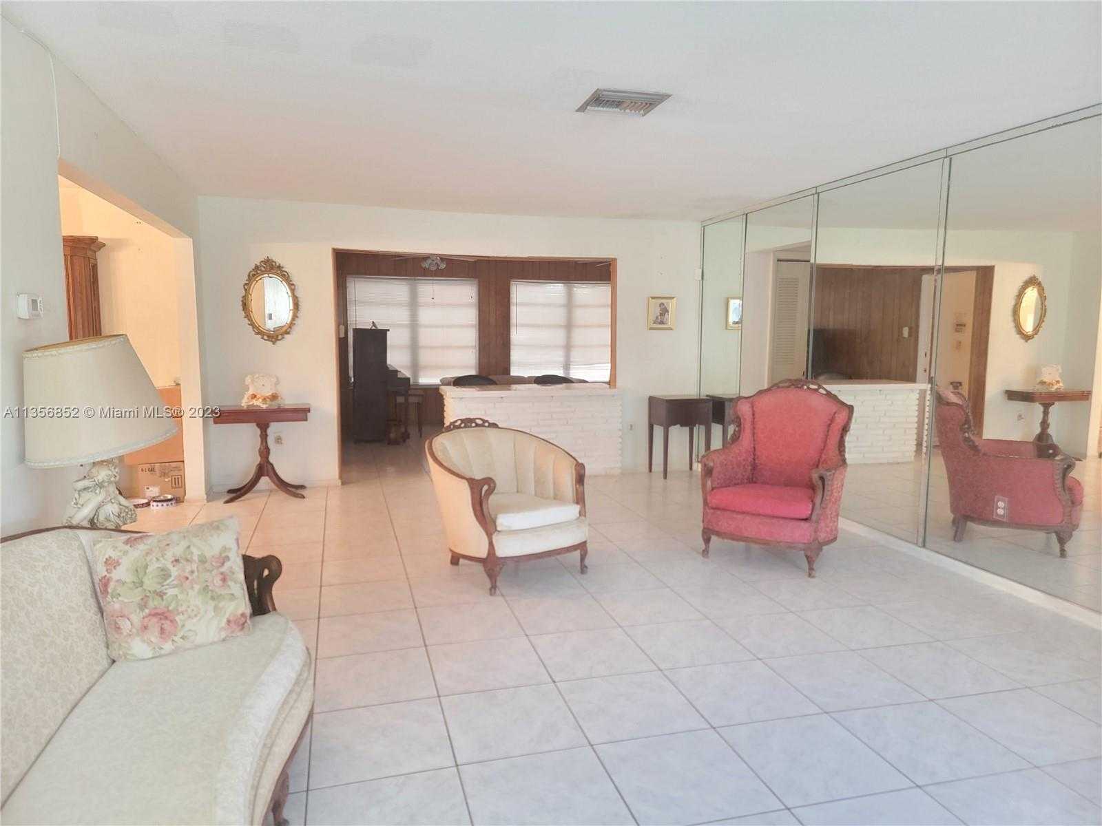 House in Biscayne Park, Florida 11628473