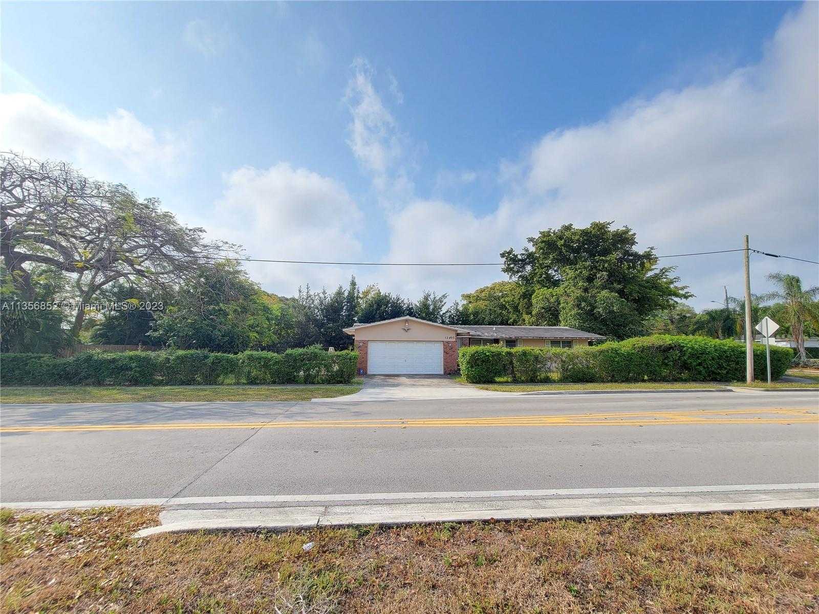 House in Biscayne Park, Florida 11628473