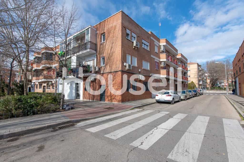 Condominium in Madrid, Comunidad de Madrid 11628532