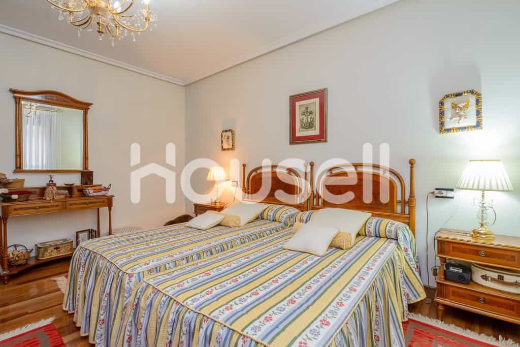 公寓 在 Oviedo, Principado de Asturias 11628537