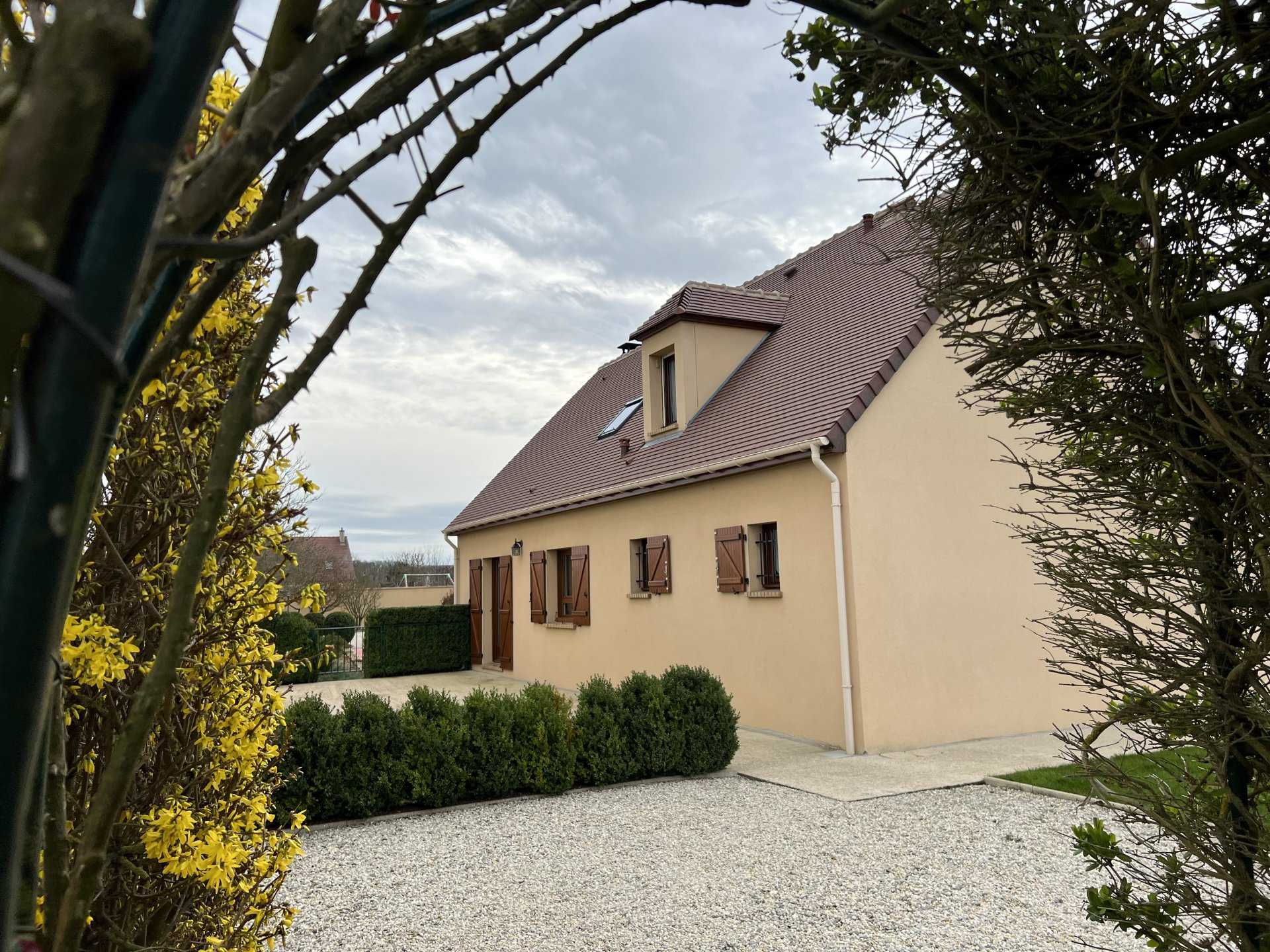 房子 在 Cherisy, Eure-et-Loir 11628548