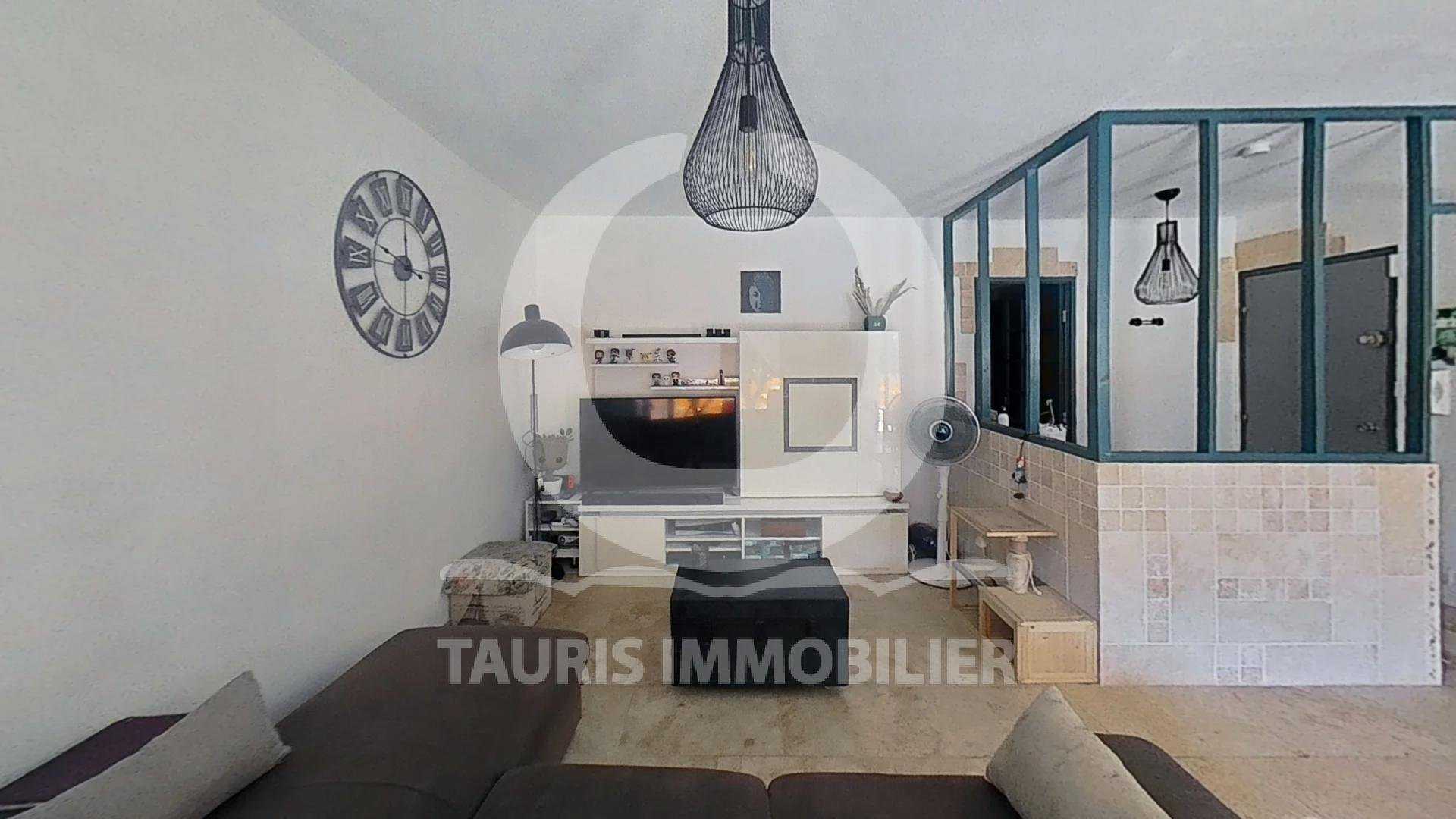 Condominium in Aubagne, Provence-Alpes-Côte d'Azur 11628576