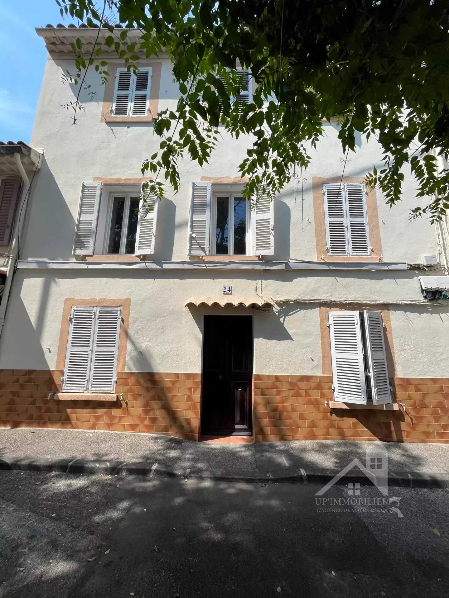 Other in Toulon, Provence-Alpes-Cote d'Azur 11628593