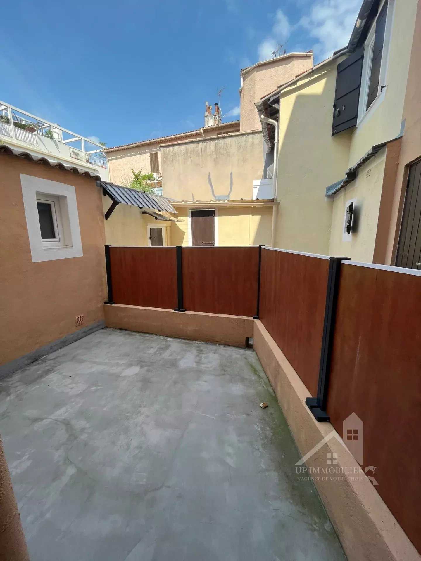 Other in Toulon, Provence-Alpes-Cote d'Azur 11628593