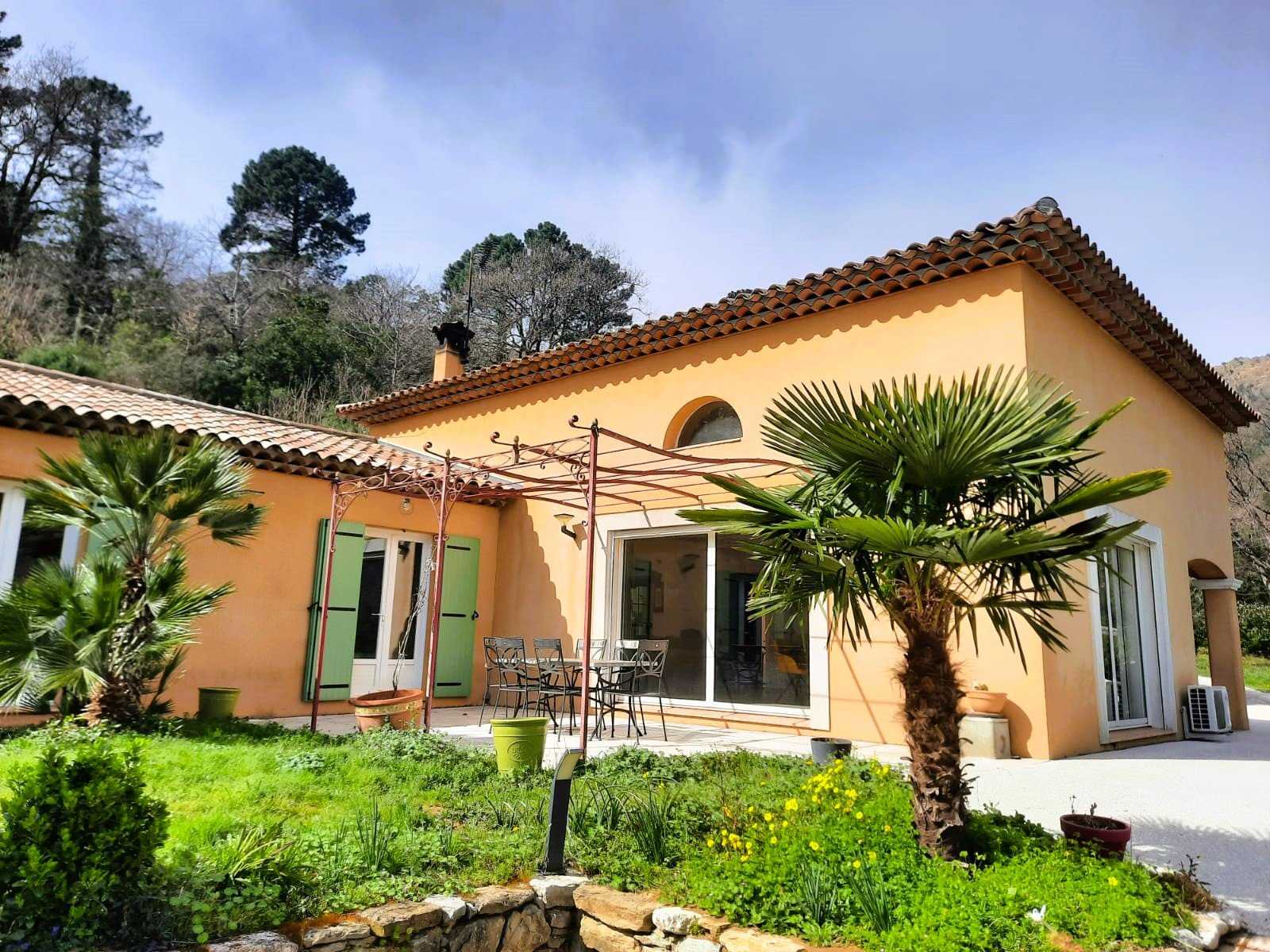 casa no La Garde-Freinet, Provença-Alpes-Costa Azul 11628609