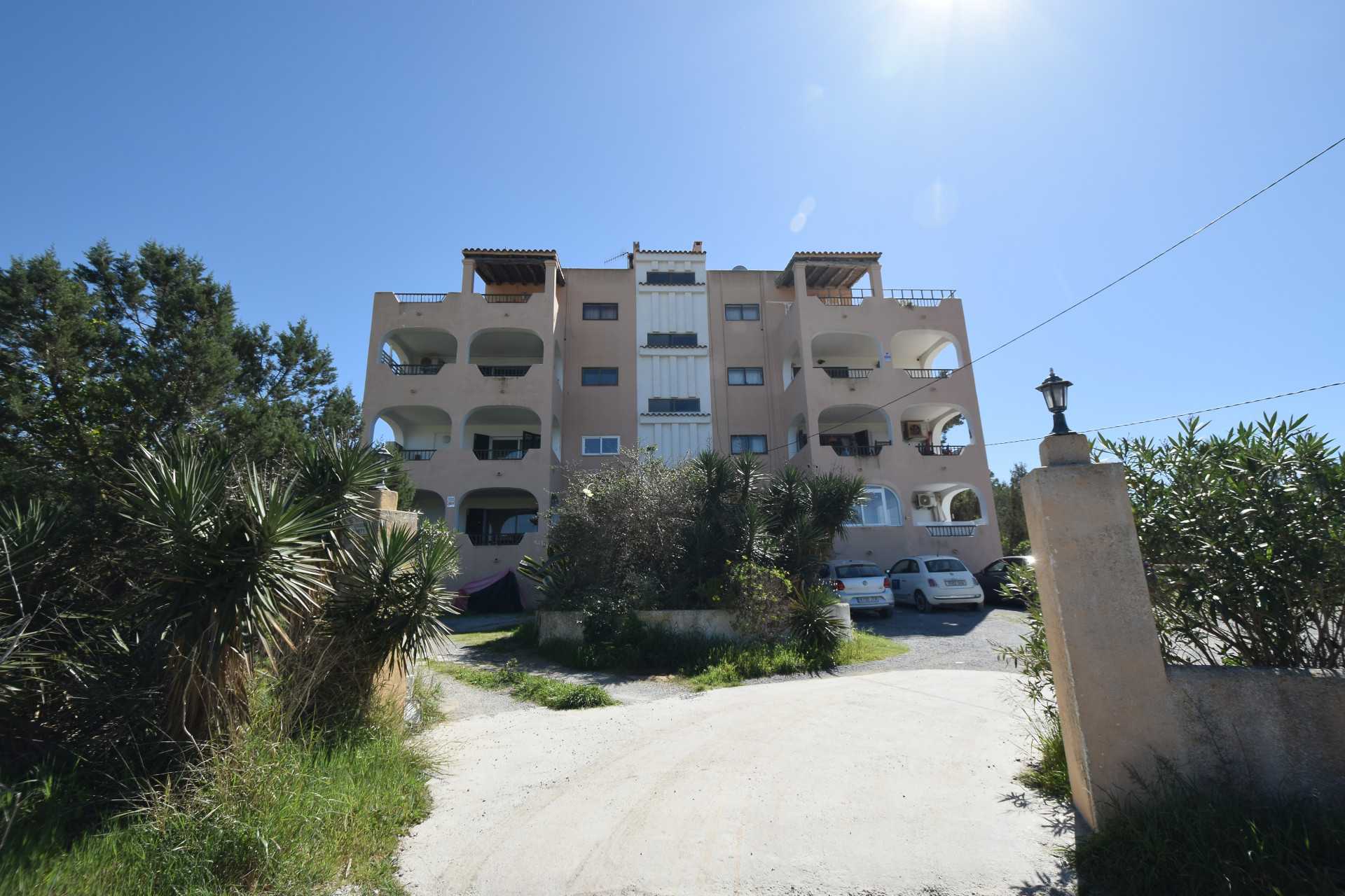 Condominium in Sant Agustí des Vedrà, Balearic Islands 11629020