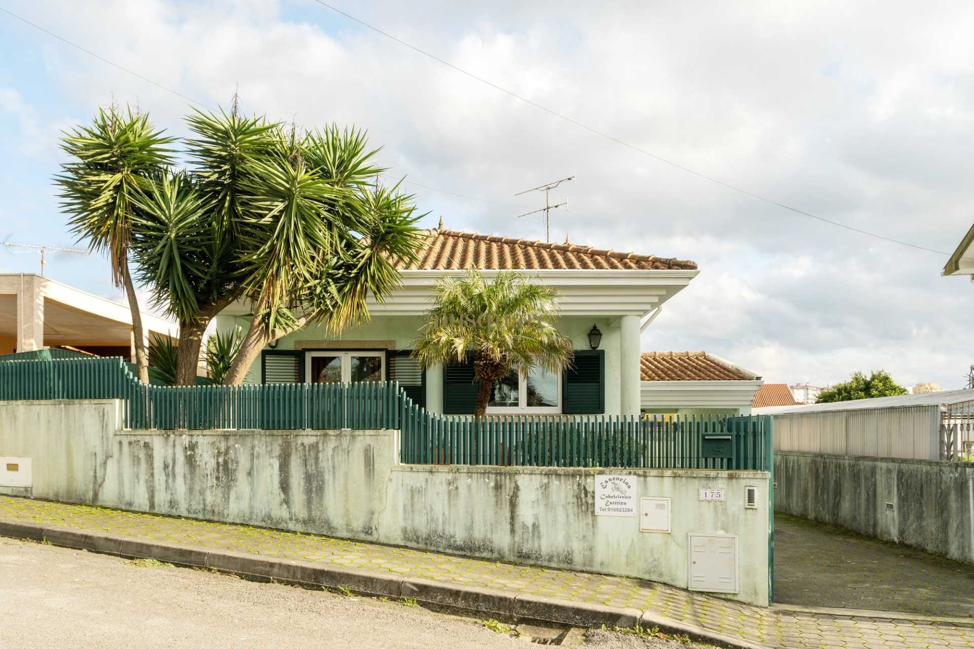 بيت في Lourosa, Aveiro District 11629339
