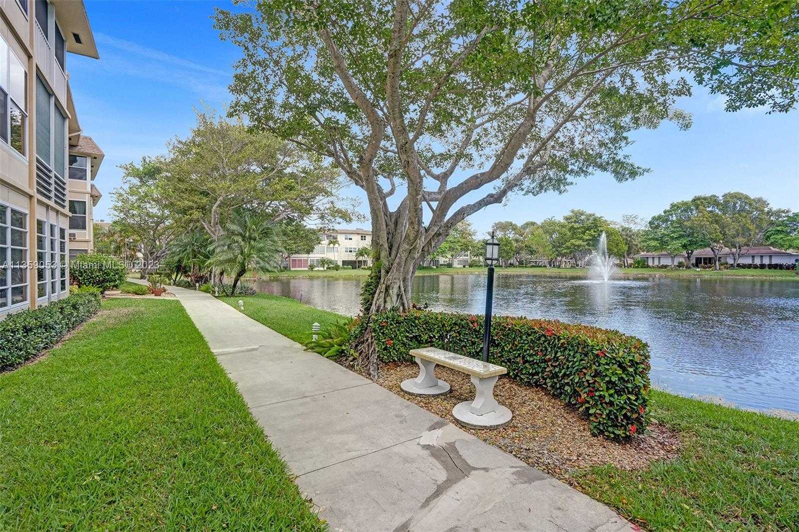 Condominio nel Lauderdale Lakes, Florida 11629569