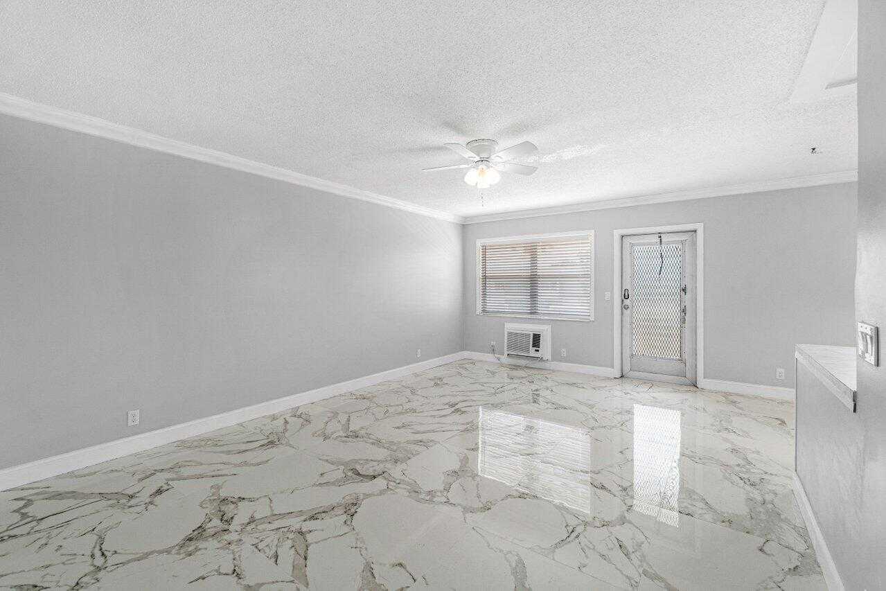 Residential in West Palm Beach, Florida 11629645
