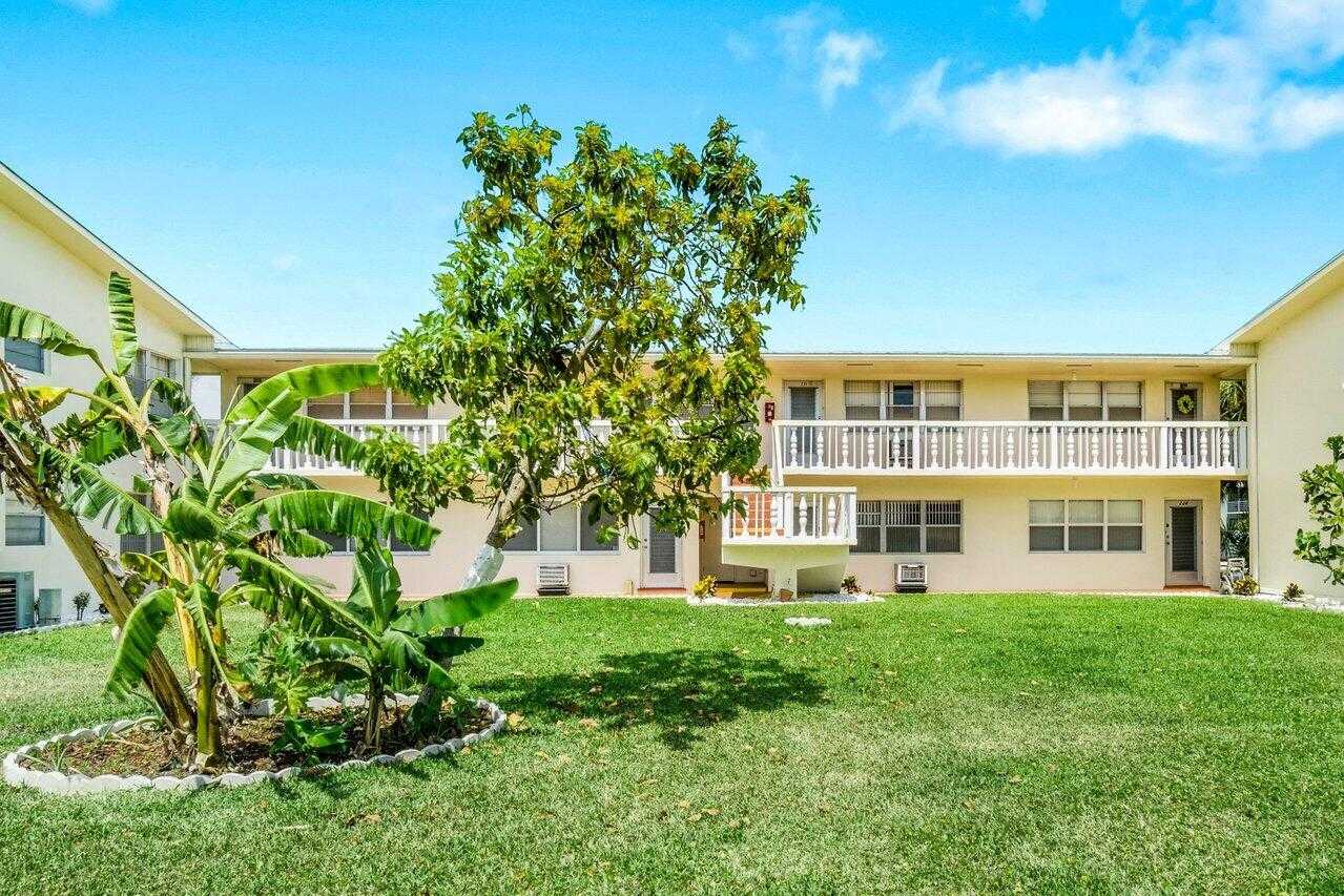 Residential in West Palm Beach, Florida 11629645