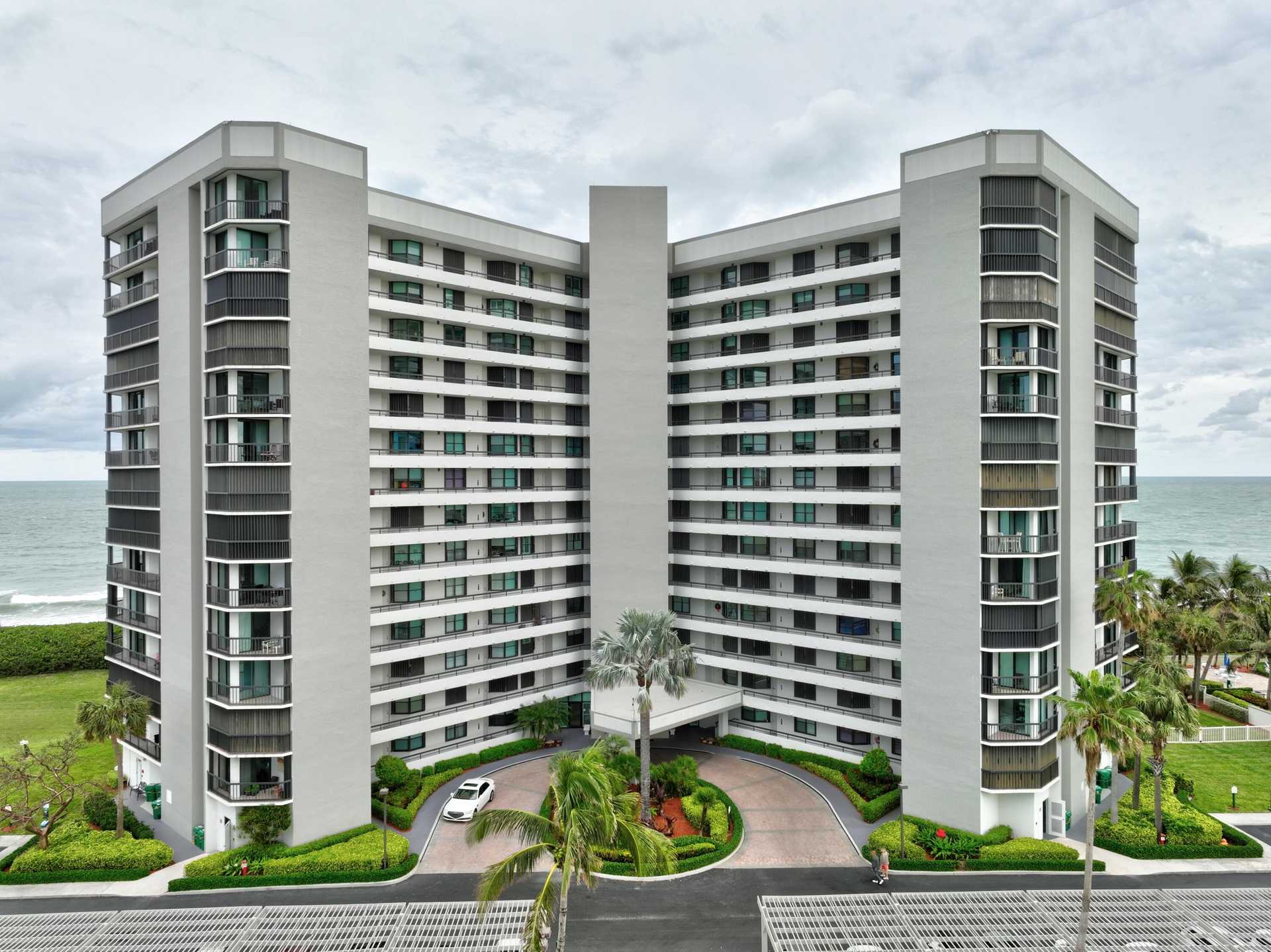 Condominium in Hutchinson Island South, Florida 11629667