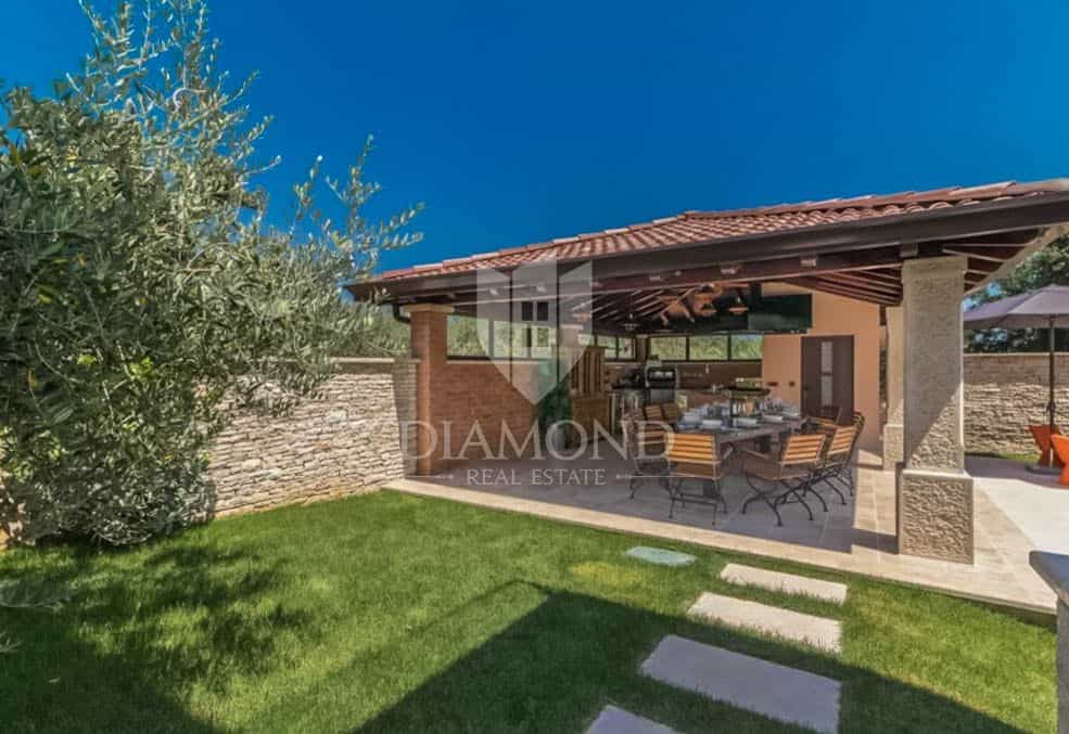 House in Valtura, Istria County 11630688