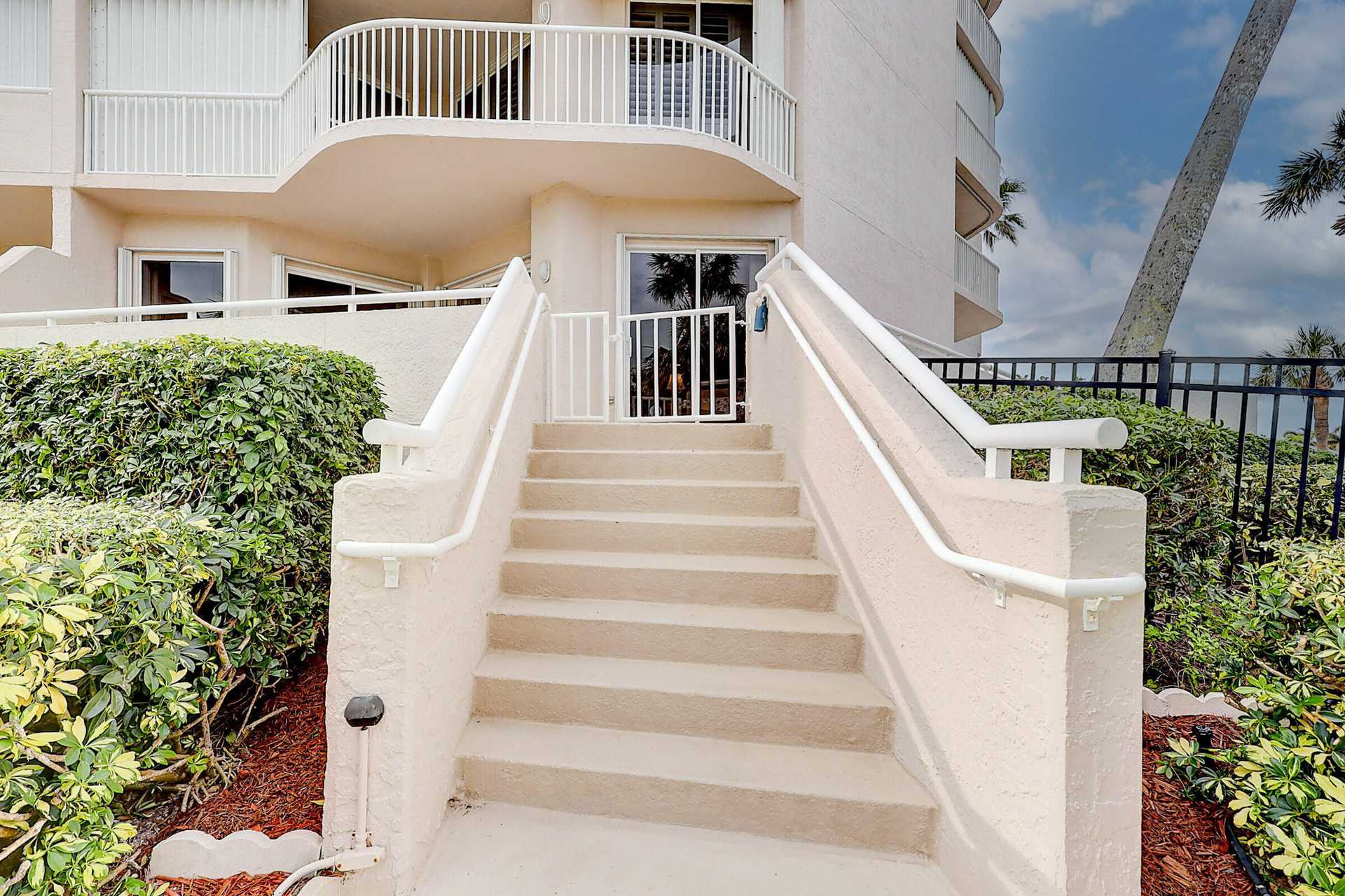 Condominium in Queens Cove, Florida 11630921