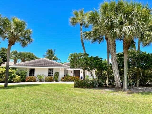House in Tequesta, Florida 11631553