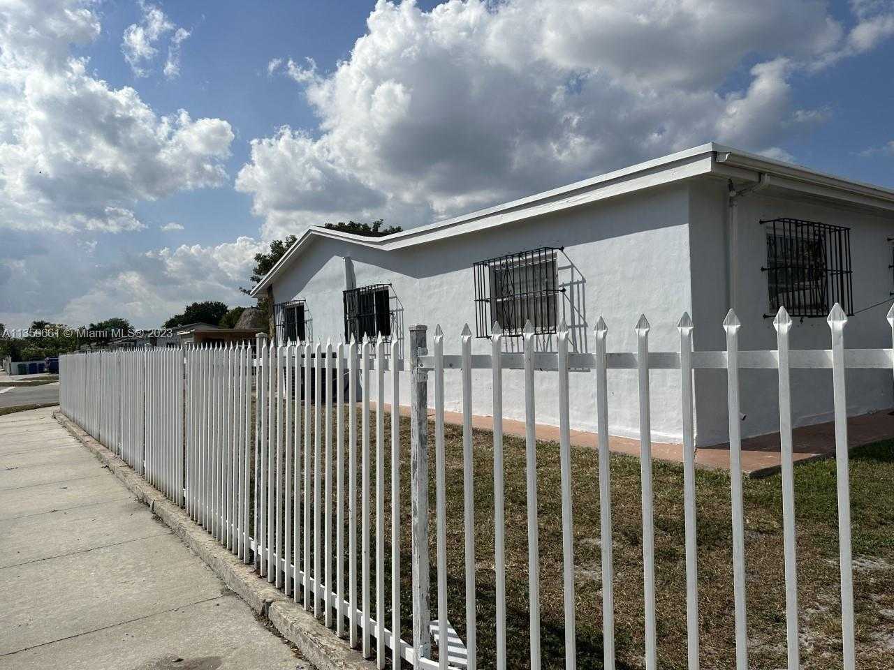 بيت في حدائق ميامي, فلوريدا 11631576