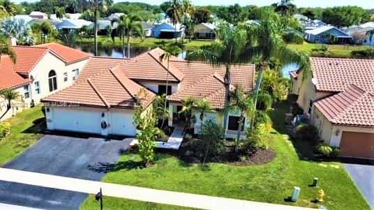 жилой дом в Davie, Florida 11631577
