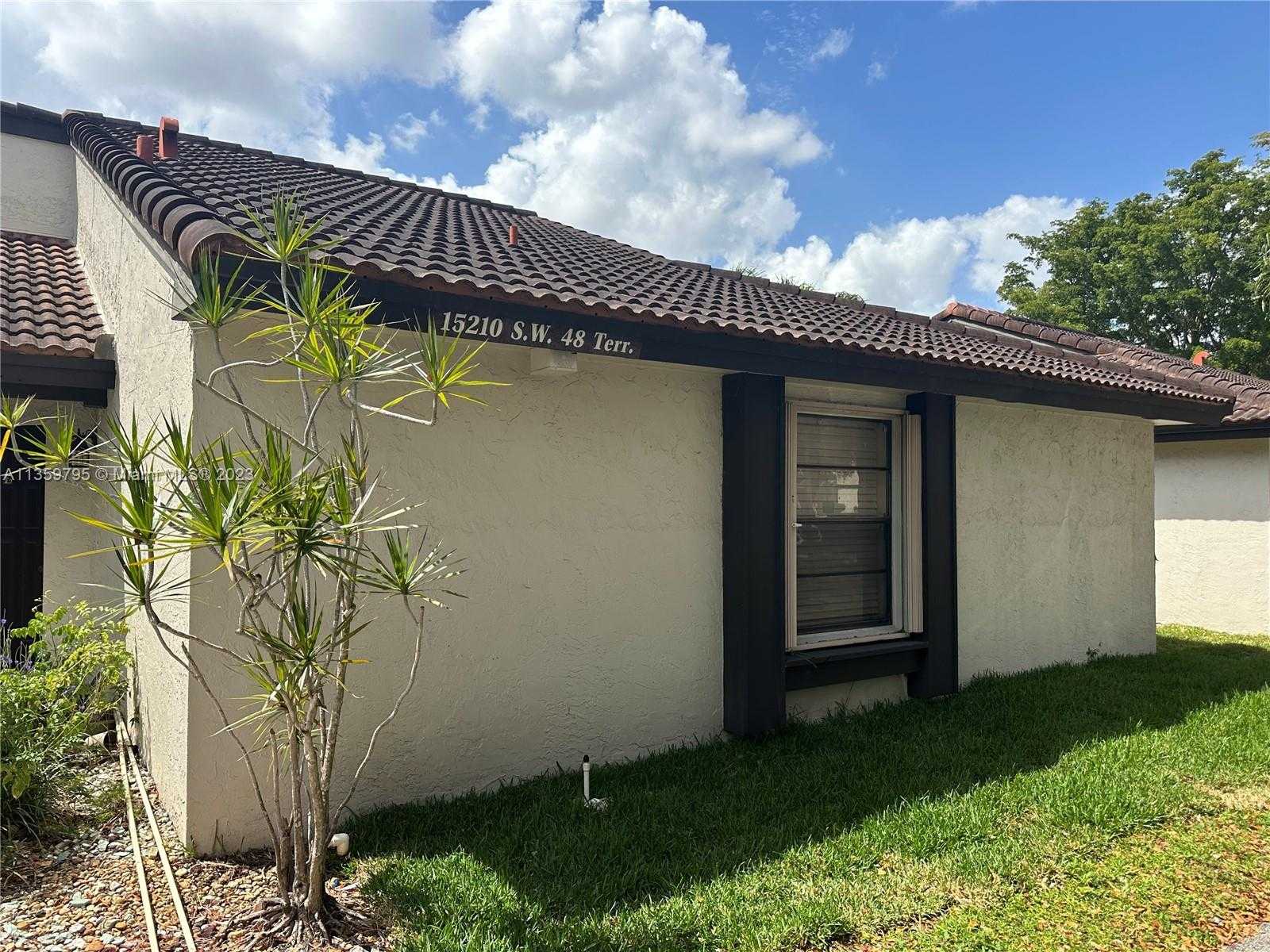 House in Kendall West, Florida 11631586