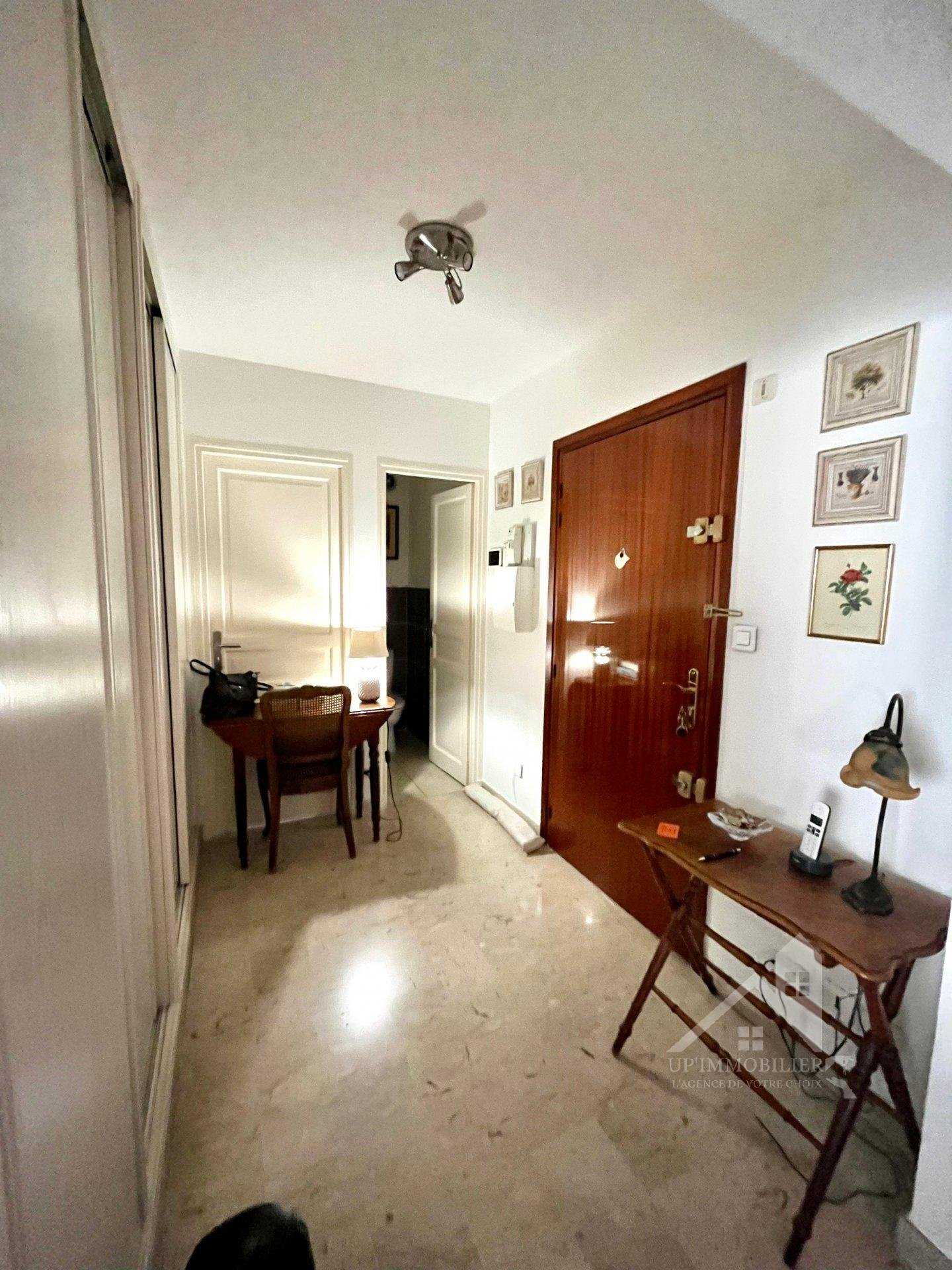 Condominium in Aguillon, Provence-Alpes-Cote d'Azur 11631635