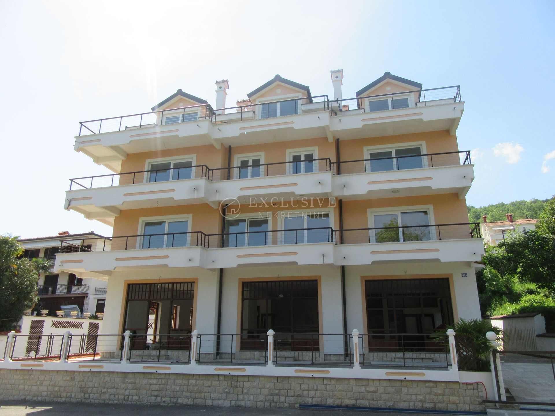 Condominium dans Lovran, Primorsko-Goranska Zupanija 11632275