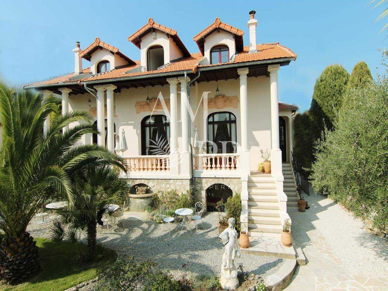 rumah dalam Le Four-a-Chaux, Provence-Alpes-Côte d'Azur 11632687