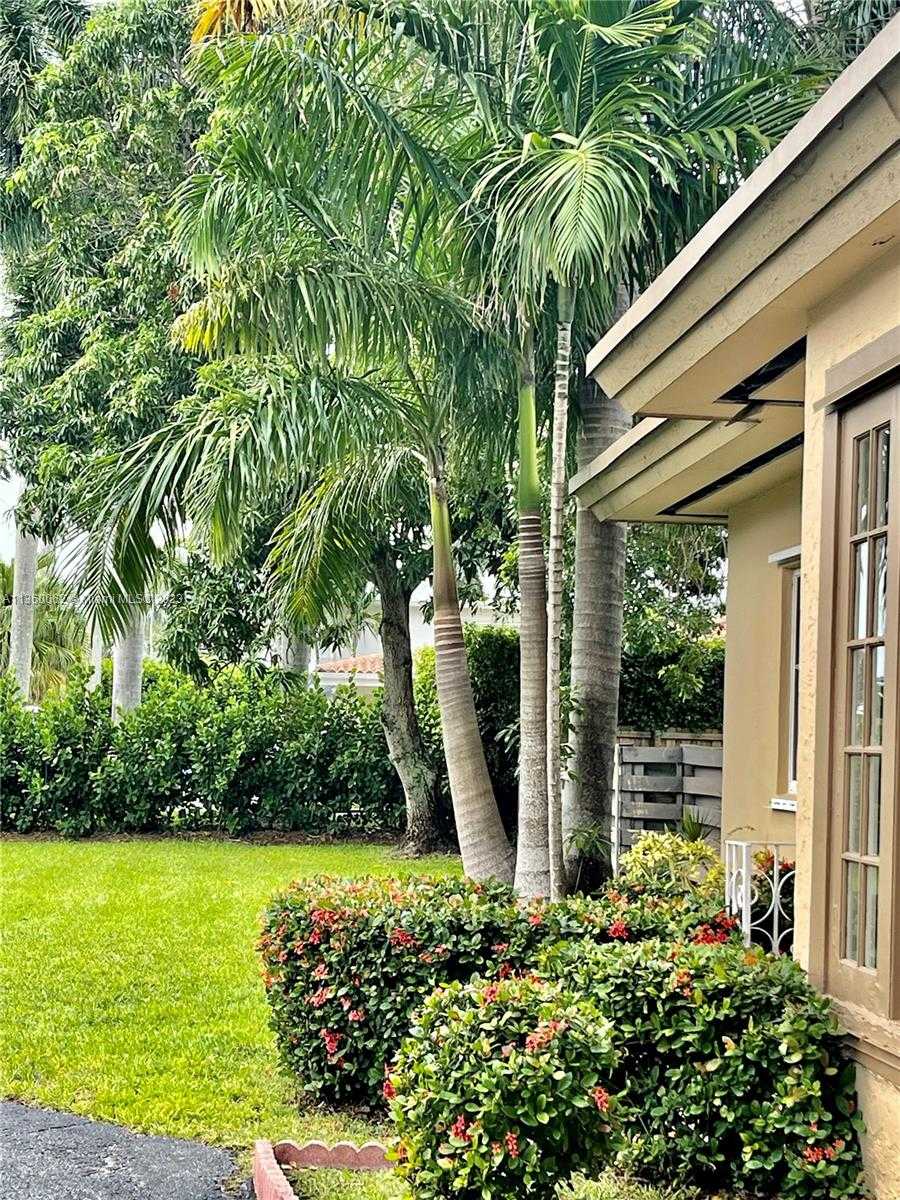 House in North Bay Village, Florida 11632962