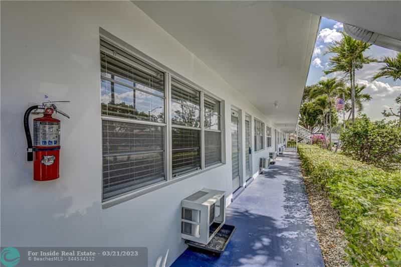 Condominium in Century Village, Florida 11632970