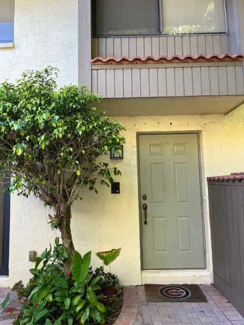 بيت في بوكا راتون, فلوريدا 11632981