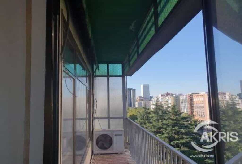 Condominium in Madrid, Comunidad de Madrid 11633041