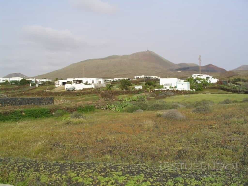 Land in Barrio de Jarana, Andalusia 11633079