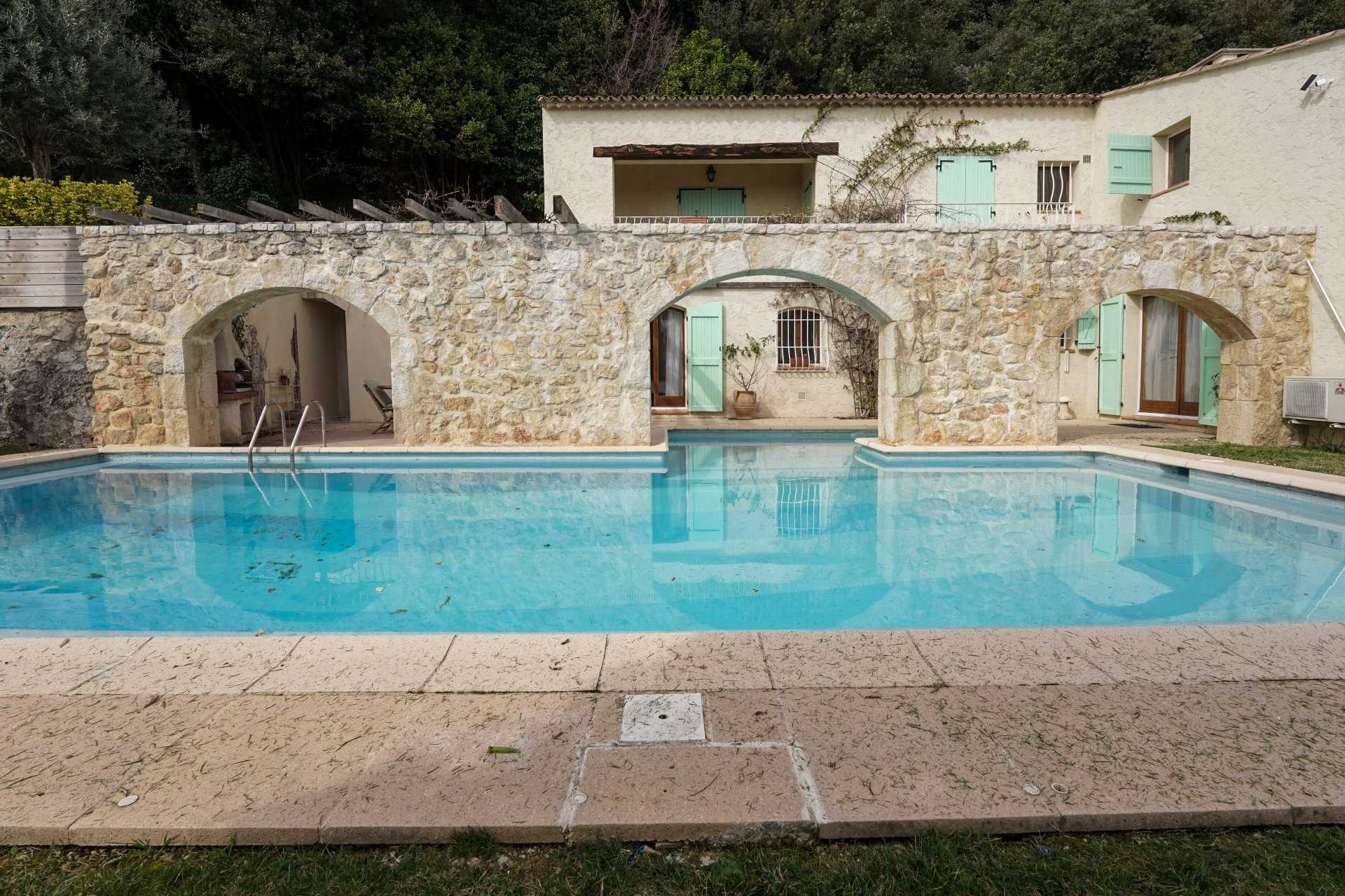 Haus im La Colle-sur-Loup, Provence-Alpes-Côte d'Azur 11633108