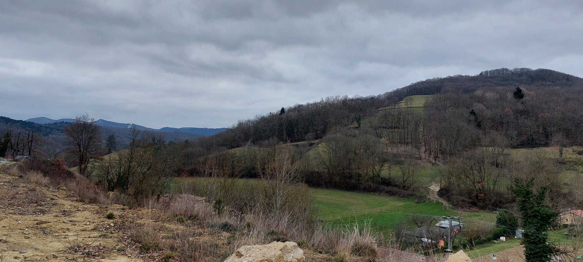 土地 在 Dalou, Occitanie 11633130