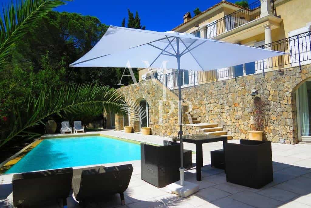 Rumah di Mougin, Provence-Alpes-Cote d'Azur 11633785