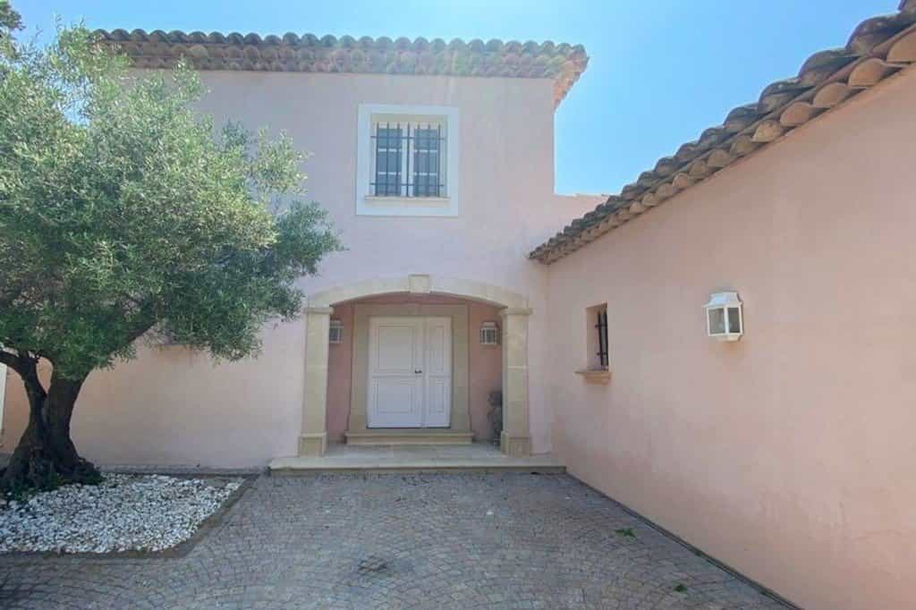 House in Grimaud, Provence-Alpes-Cote d'Azur 11633795