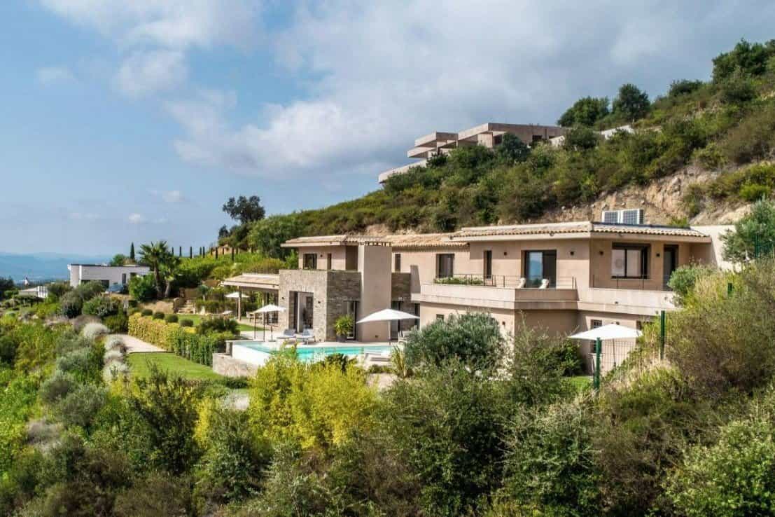 σπίτι σε Grimaud, Provence-Alpes-Côte d'Azur 11633805