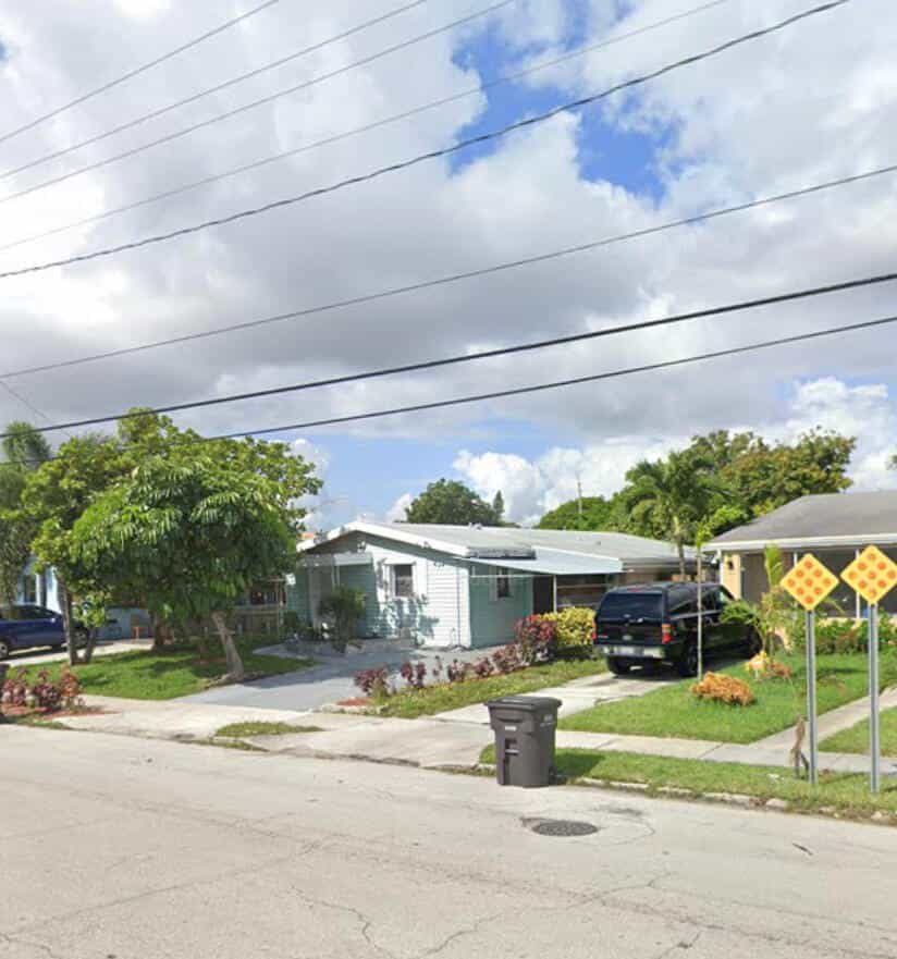 House in Mangonia Park, Florida 11634961