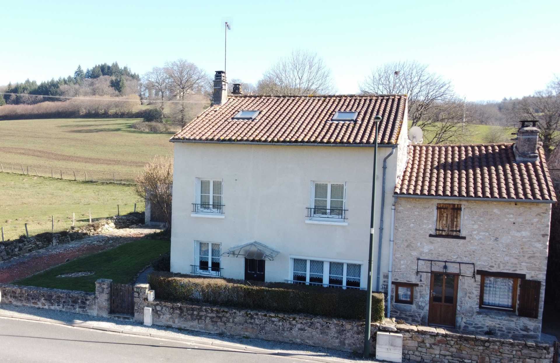 Rumah di Moissannes, Nouvelle-Aquitaine 11635373