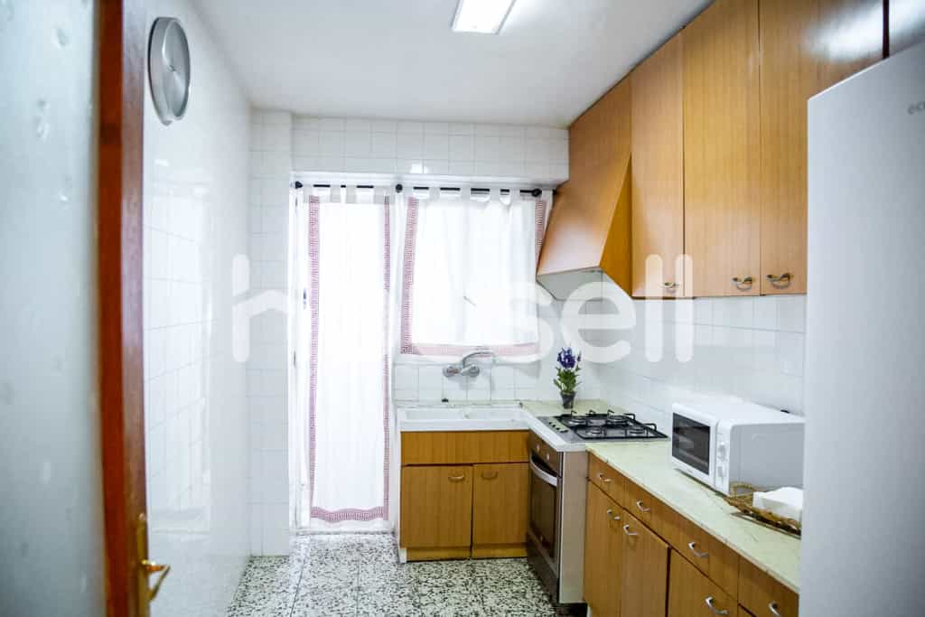 Condominium in Burgemeester Huerta, Valencia 11636238